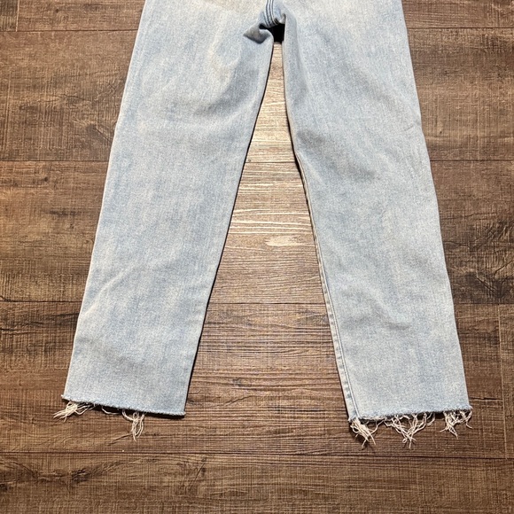 Classic Light Wash Women's Cropped Jeans - Picture 7 of 8